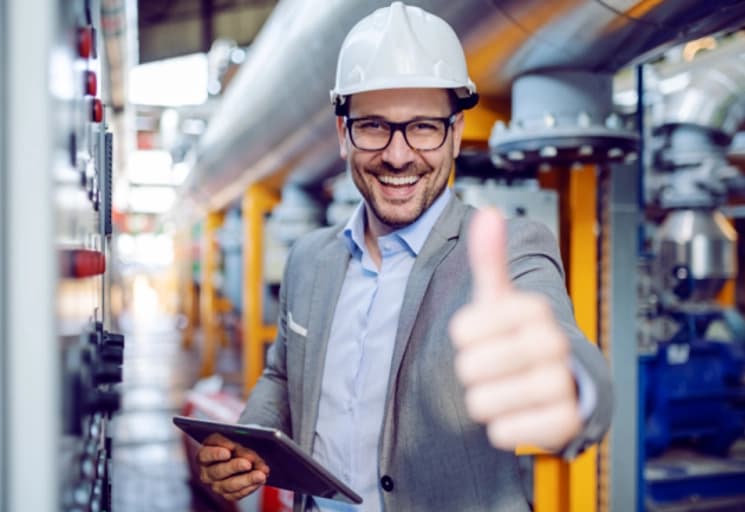 Gestor fazendo sinal de positivo aprovando o planejamento tributário